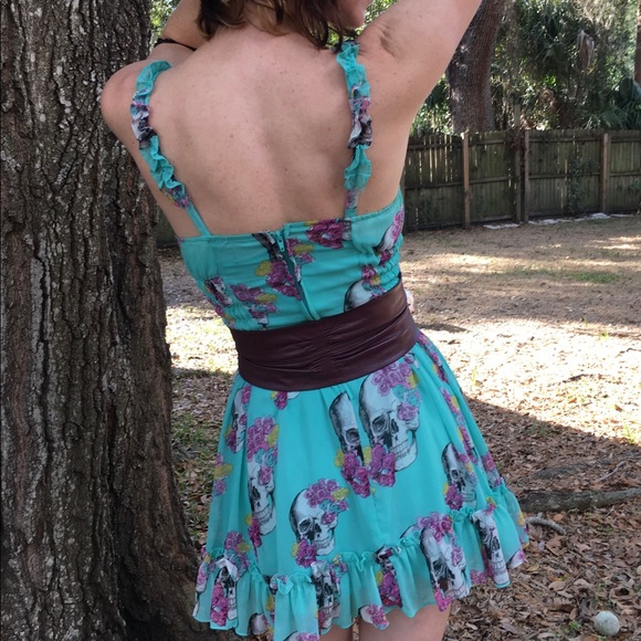 Beautiful skull and flowers dress - Picture 5 of 7